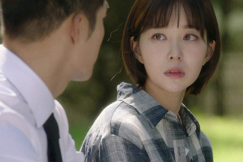 Choáng váng trước bí mật về cô nàng hàng xóm giỏi giang, sang chảnh