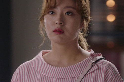 Bị vợ bắt gặp 'kí hợp đồng' trong nhà nghỉ, chồng vẫn thản nhiên ngụy biện