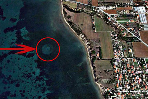 “Hạm đội UFO” dưới nước ở bờ biển Hy Lạp?