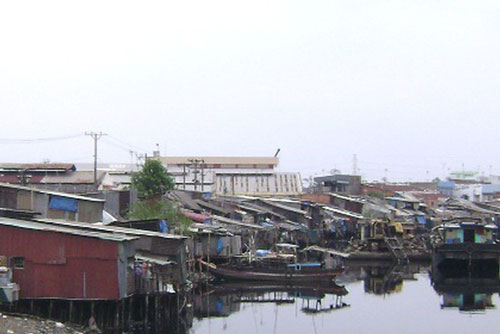 “Vỡ” kế hoạch di dời 20.000 căn nhà ven kênh, rạch