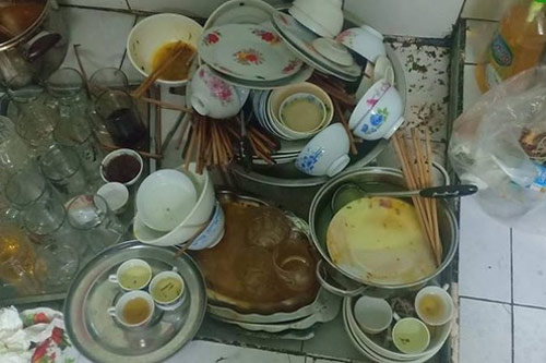 Đêm hôm chồng còn gọi bạn đến nhà nhậu, hành vợ rửa bát đến 2 giờ sáng nhưng điều này mới phẫn nộ