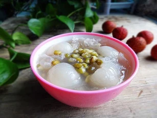 Cách làm món chè vải đậu xanh thanh mát giải nhiêt ngày Hè