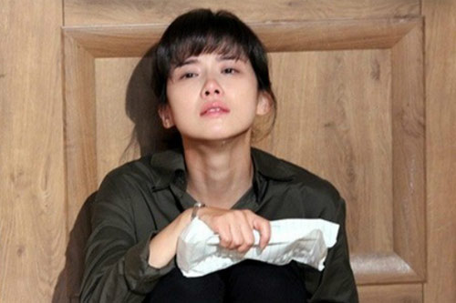 10 giờ đêm đi làm về, chồng chửi bới đập phá, đến khi tôi nói một câu khiến anh quỳ xuống xin lỗi