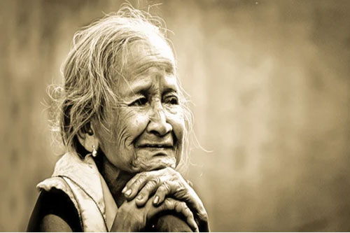 Khi mẹ còn sống, anh em là một gia đình, khi mẹ mất rồi, chúng ta chỉ còn là người thân