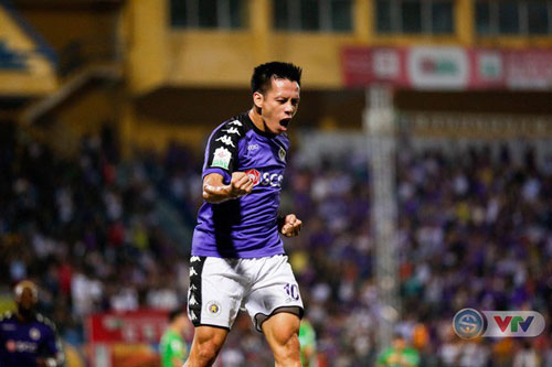 Văn Quyết lọp top tiền vệ được yêu thích nhất châu Á
