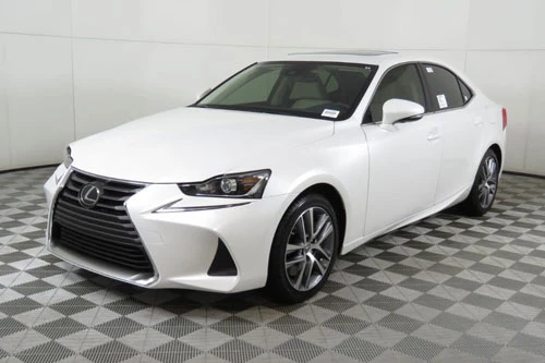 9. Lexus IS 300 (giá: 38.560-43.805 USD).