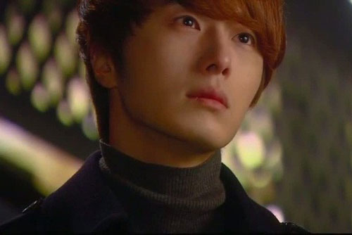 'Chết ngất' với lời 'cầu hôn' của cô bạn gái từng phản bội mình theo thiếu gia nhà giàu