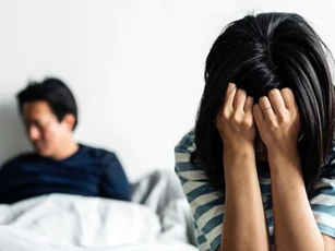 Chồng đi làm một năm mới về, nhưng vừa thấy vợ, việc đầu tiên anh làm là chở thẳng tôi tới phòng khám tư để kiểm tra
