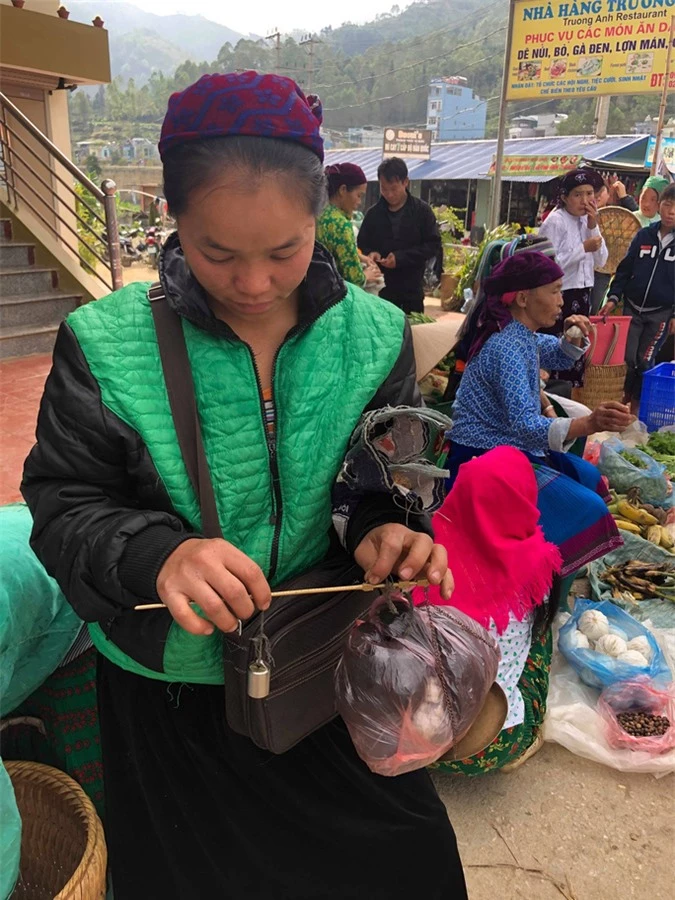 Đến Hà Giang khám phá vẻ đẹp đầy sắc màu của chợ phiên Đồng Văn - Ảnh 12.