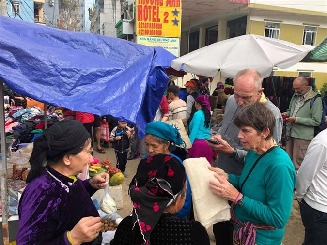Đến Hà Giang khám phá vẻ đẹp đầy sắc màu của chợ phiên Đồng Văn - Ảnh 13.