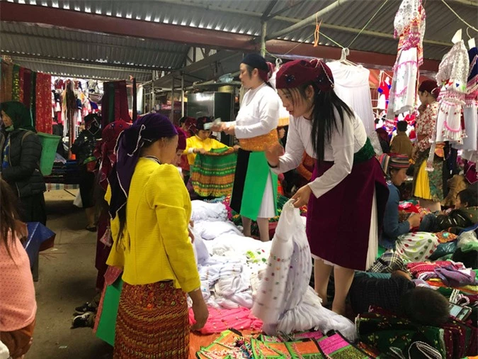 Đến Hà Giang khám phá vẻ đẹp đầy sắc màu của chợ phiên Đồng Văn - Ảnh 14.