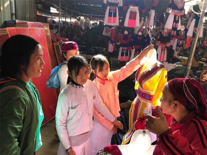 Đến Hà Giang khám phá vẻ đẹp đầy sắc màu của chợ phiên Đồng Văn - Ảnh 15.