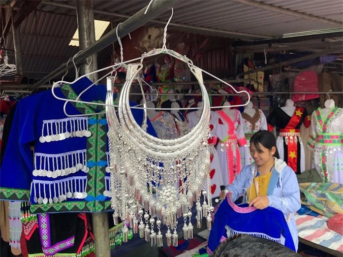 Đến Hà Giang khám phá vẻ đẹp đầy sắc màu của chợ phiên Đồng Văn - Ảnh 17.