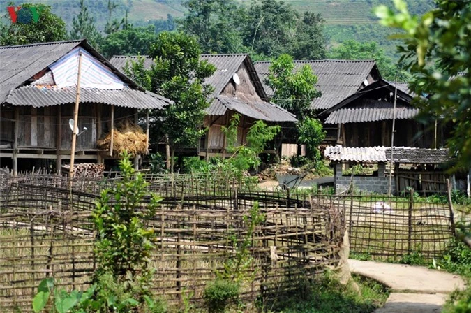 độc đáo trang phục truyền thống của phụ nữ lự lai châu hình 1 doc dao trang phuc truyen thong cua phu nu lu lai chau hinh 1