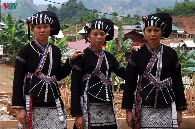 độc đáo trang phục truyền thống của phụ nữ lự lai châu hình 14 doc dao trang phuc truyen thong cua phu nu lu lai chau hinh 14