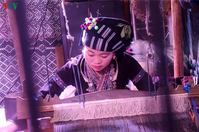 độc đáo trang phục truyền thống của phụ nữ lự lai châu hình 7 doc dao trang phuc truyen thong cua phu nu lu lai chau hinh 7