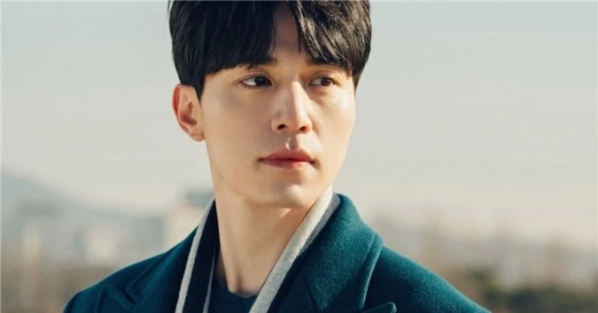 Lee Dong Wook, tài tử 'trẻ mãi không già' khiến triệu cô gái phát cuồng