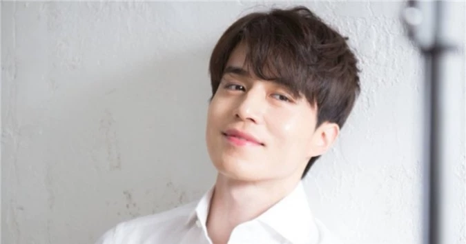 Lee Dong Wook, tài tử 'trẻ mãi không già' khiến triệu cô gái phát cuồng