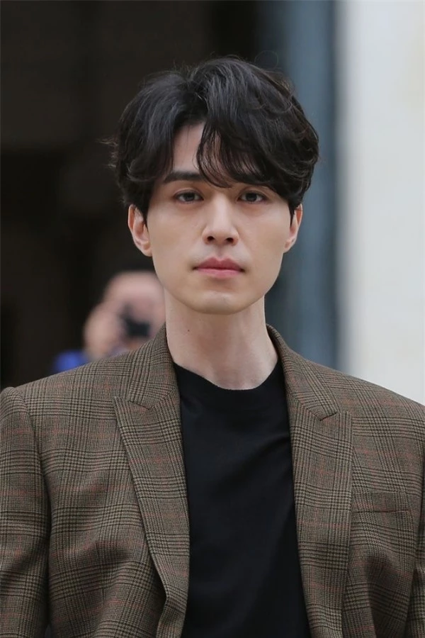 Lee Dong Wook, tài tử 'trẻ mãi không già' khiến triệu cô gái phát cuồng