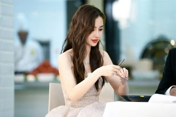 Tiết lộ thêm loạt hình ảnh mới của Angelababy: Xinh đẹp như công chúa, ai mà tin đã là bà mẹ một con 1