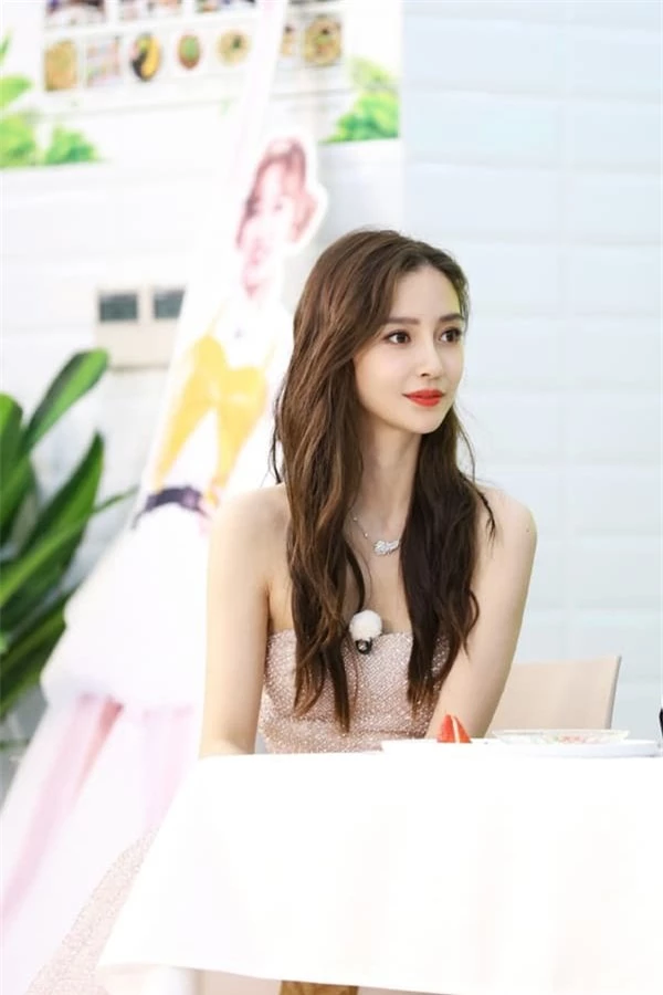 Tiết lộ thêm loạt hình ảnh mới của Angelababy: Xinh đẹp như công chúa, ai mà tin đã là bà mẹ một con 4