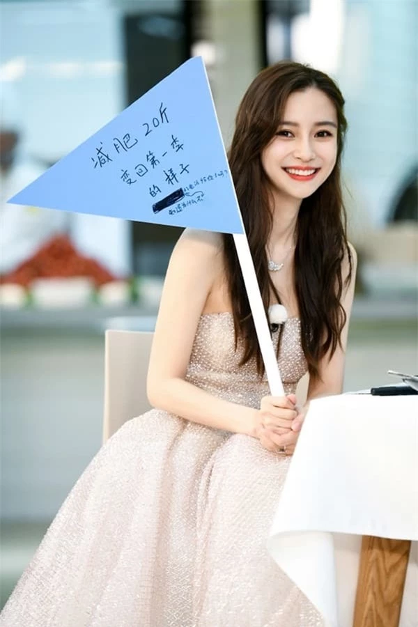 Tiết lộ thêm loạt hình ảnh mới của Angelababy: Xinh đẹp như công chúa, ai mà tin đã là bà mẹ một con 6