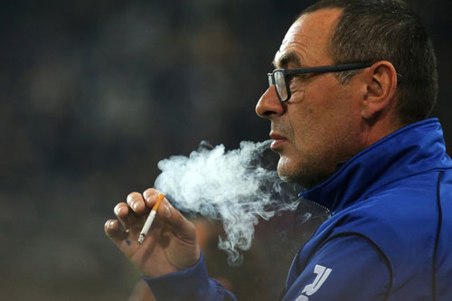 Sao Juventus ti&#x1EBF;t l&#x1ED9; v&#x1EC1; th&#xF3;i quen h&#xFA;t thu&#x1ED1;c l&#xE1; &quot;&#x111;i&#xEA;n cu&#x1ED3;ng&quot; c&#x1EE7;a Sarri