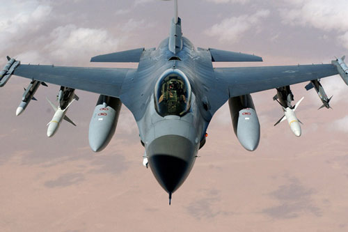 F-16 dư sức "làm xấu mặt" Su-35: Vì sao Mỹ không hành động khi bị Nga đánh chặn nguy hiểm?