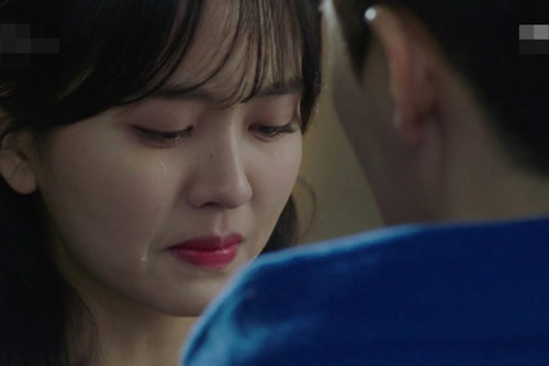 Đàn ông thương vợ thật lòng sẽ làm điều này khi vợ khóc