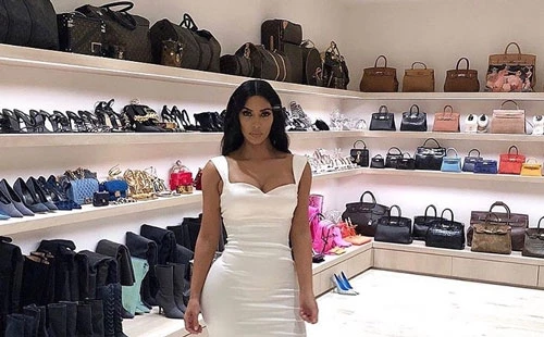 Kim Kardashian với một góc trong những phụ kiện cô sở hữu. 