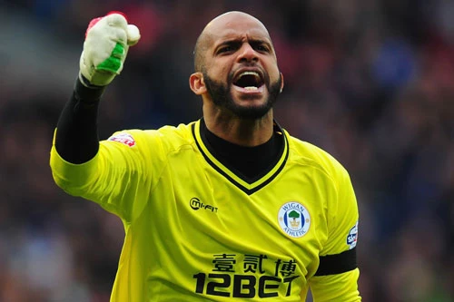 8. Ali Al-Habsi(Bolton, Wigan, Brighton & Hove Albion - Tỷ lệ cản phá penalty thành công: 28,6%).