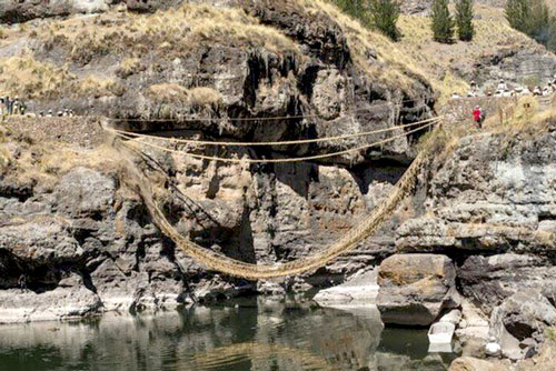 Bất ngờ với cây cầu duy nhất trên thế giới được dệt từ cỏ