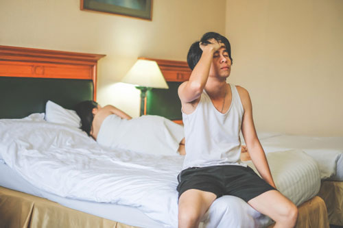 Vợ không làm việc nhà, mỗi khi bị nhắc nhở thì cô ấy lại gào lên một “câu thần chú” khiến tôi không thể cãi nổi, chỉ biết âm thầm cầm chổi đi lau dọn