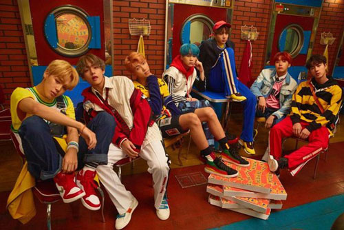 BTS trở thành nhóm nhạc nam K-Pop đầu tiên có MV 1 tỷ lượt xem