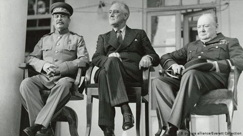 Bộ ba lãnh đạo: Josef Stalin, Franklin Roosevelt và Winston Churchill ở Tehran năm 1943. Ảnh: DW