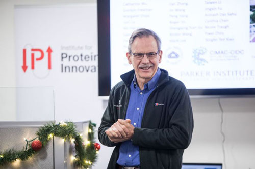 Chân dung giáo sư Harvard trở thành tỷ phú