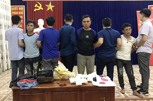 Bắt giữ 3 đối tượng chở 18.000 viên ma túy từ Điện Biên sang Lào Cai