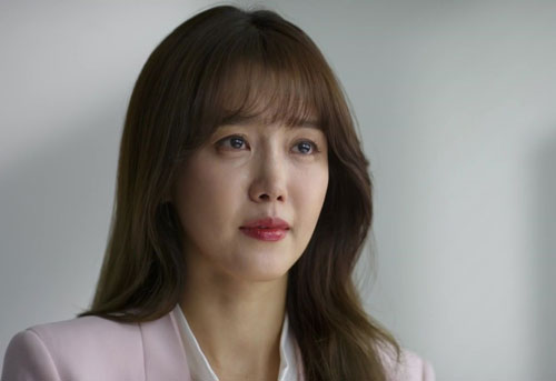 Lọ mọ' nấu chè đỗ đen mang đến công ty cho chồng ngày nóng, tôi thấy anh phơi nắng ngoài sảnh và sự thật điếng người