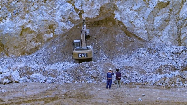 Tai nạn nghiêm trọng tại mỏ đá, 2 người tử vong, 1 người mất tích - Ảnh 2.