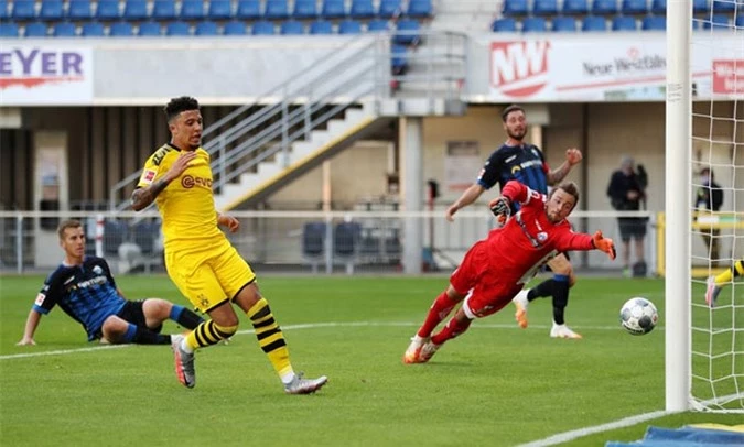 Sancho vừa lập 1 cú hat-trick ấn tượng trong trận thắng 6-1 của Dortmund trước Paderborn
