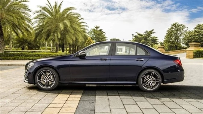 Mercedes E 300 AMG là chiếc xe thể thao đắt nhất phân khúc tại Việt Nam ảnh 02