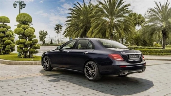 Mercedes E 300 AMG là chiếc xe thể thao đắt nhất phân khúc tại Việt Nam ảnh 04