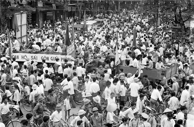 Nhân dân các vùng ven Sài Gòn tham gia đấu tranh chính trị-vũ trang góp phần to lớn vào thắng lợi của chiến dịch Hồ Chí Minh. (Nguồn: TTXVN)