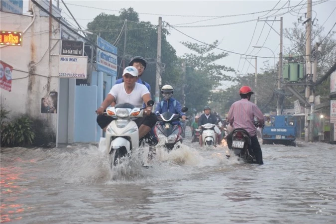 Nữ sinh 'hiến kế' chống ngập mùa mưa - 2