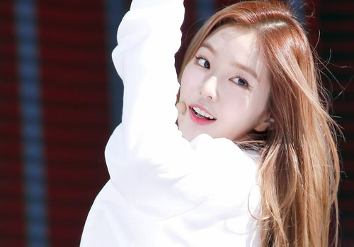 Vòng eo nhỏ xíu ít khi khoe của Irene (Red Velvet)