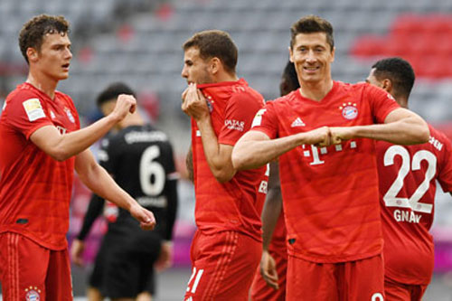 Bayern đá như "đi chơi" cũng vô địch đến nơi