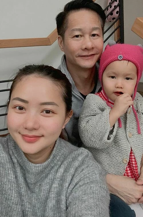 Phan Như Thảo hạnh phúc bên chồng và con gái.