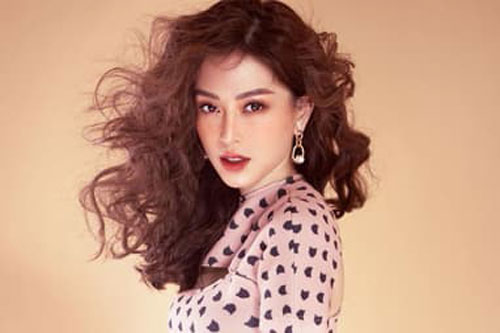 Vẻ đẹp ngọt ngào nhưng không kém phần quyến rũ của Á hậu Phương Nga