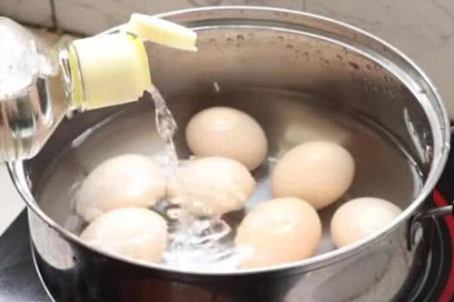 Luộc trứng kỵ nhất là điều này, ăn vào bảo sao sức khoẻ "xuống dốc", có thể nguy hiểm khôn lường