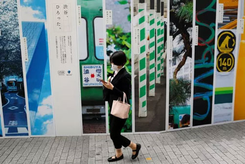 Cấm người đi bộ sử dụng điện thoại - Liệu có khả thi?